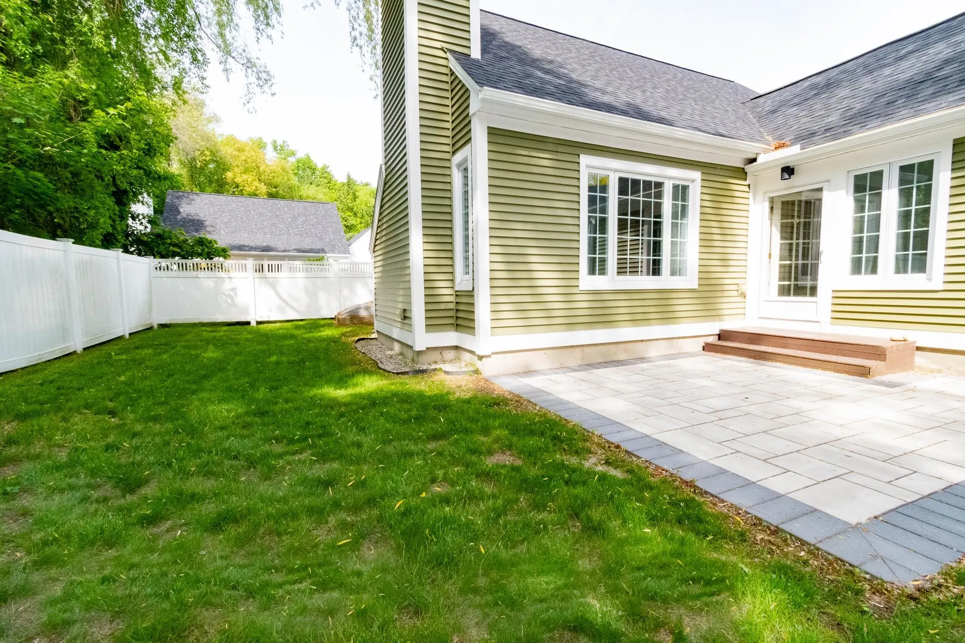 152 Straw Hill Road Manchester NH 03104