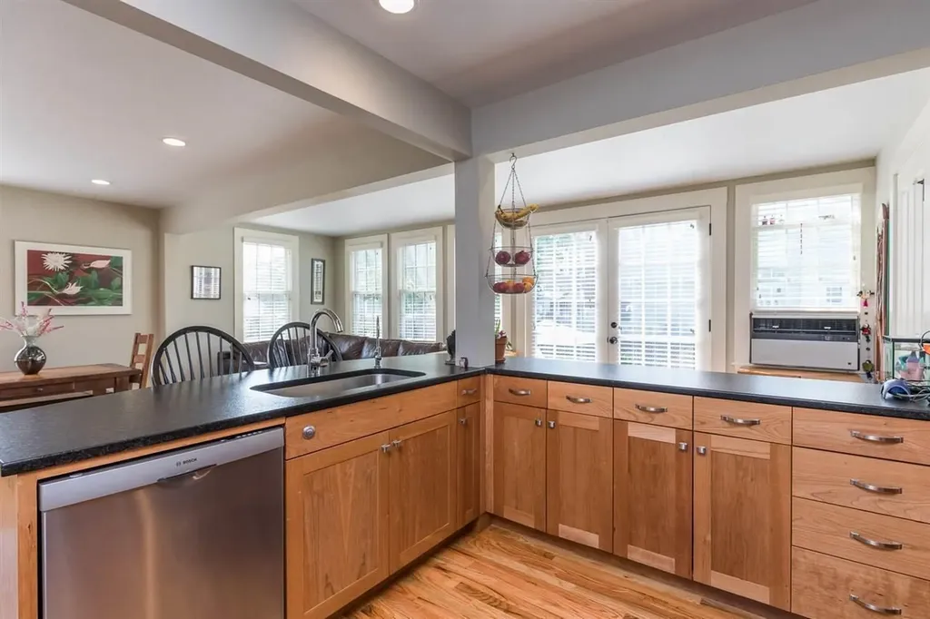 67 Mark Street Portsmouth NH 03801