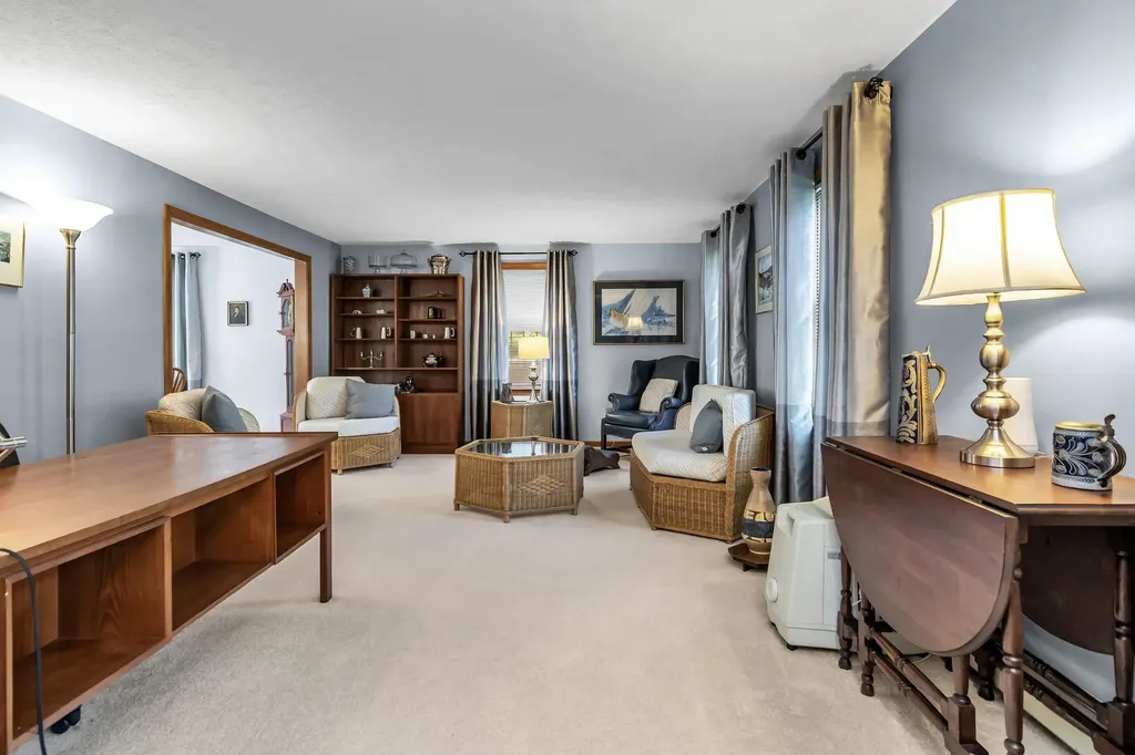11 Nutfield Drive Londonderry NH 03053