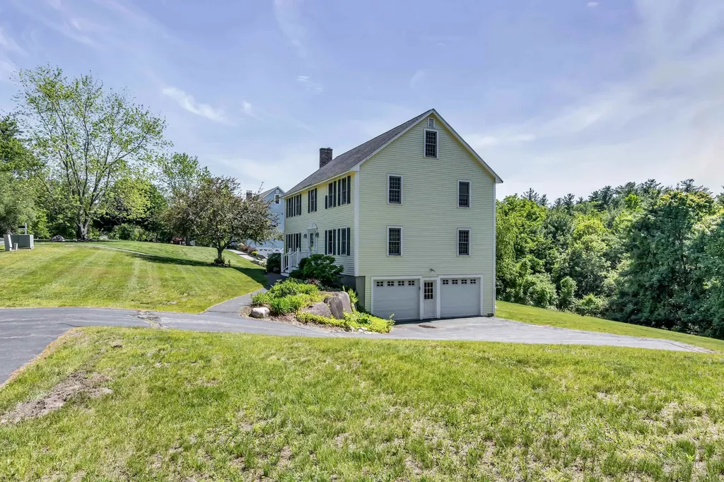 11 Nutfield Drive Londonderry NH 03053