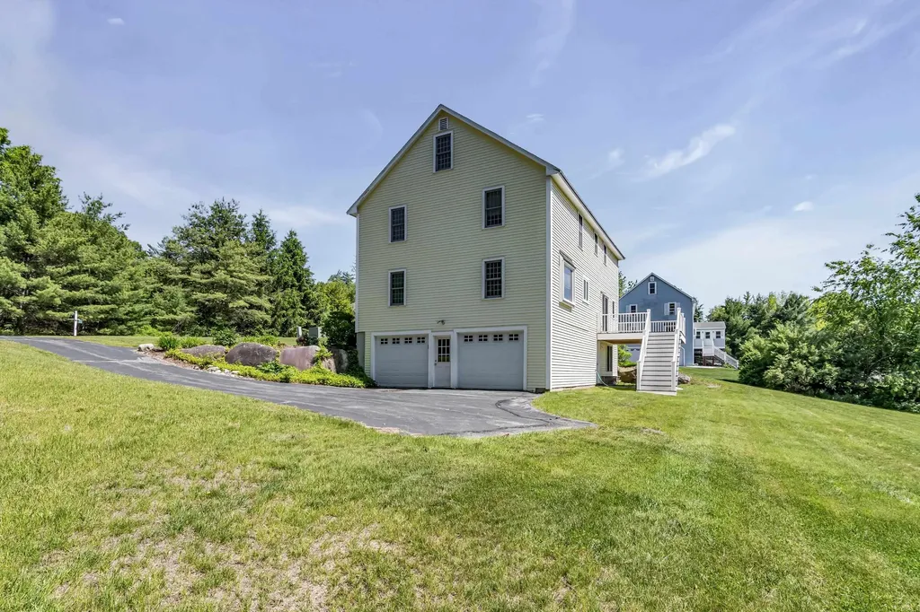 11 Nutfield Drive Londonderry NH 03053
