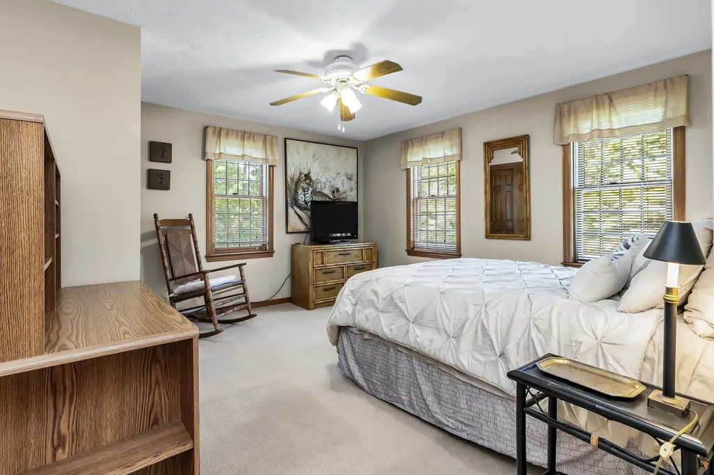 11 Nutfield Drive Londonderry NH 03053