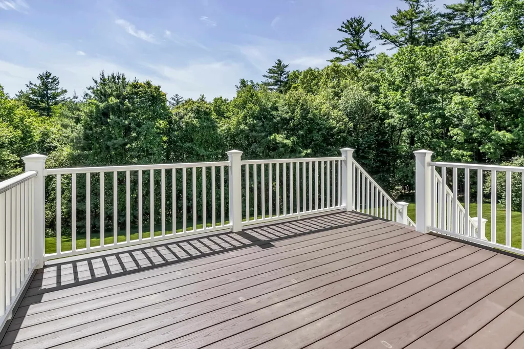 11 Nutfield Drive Londonderry NH 03053