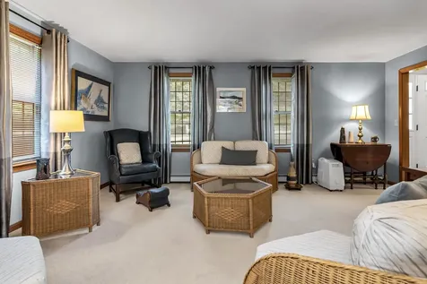 11 Nutfield Drive Londonderry NH 03053