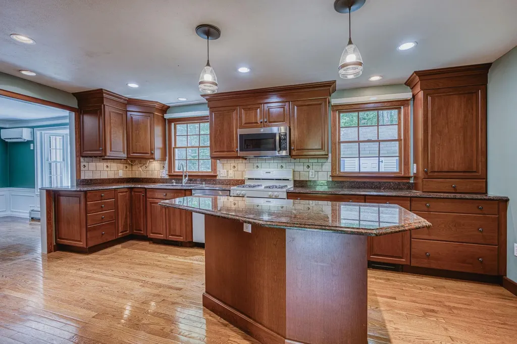 11 Brek Drive Merrimack NH 03054