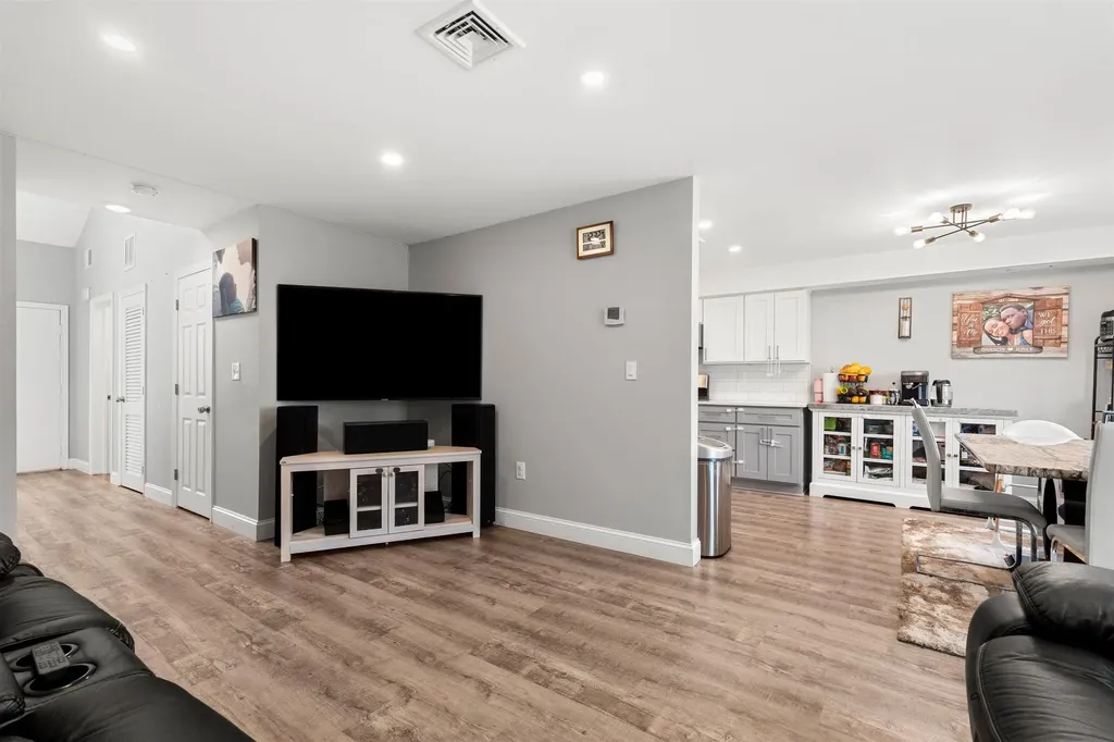 258 Stonebridge Drive Nashua NH 03063