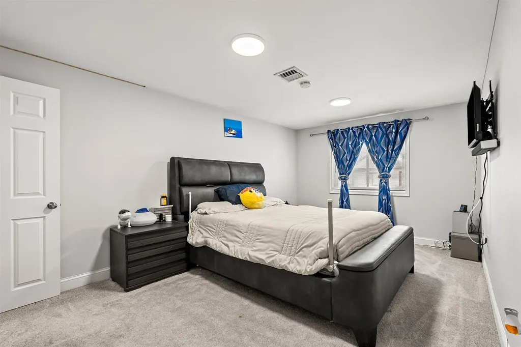 258 Stonebridge Drive Nashua NH 03063