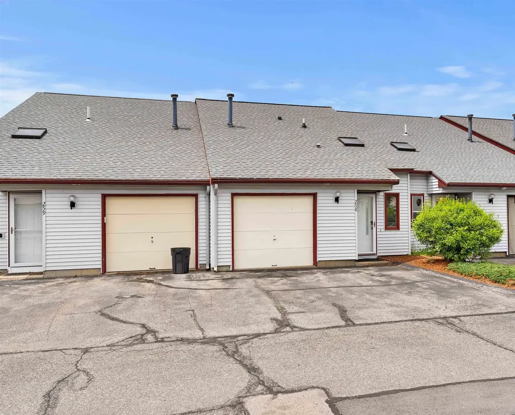 258 Stonebridge Drive Nashua NH 03063