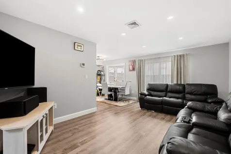 258 Stonebridge Drive Nashua NH 03063