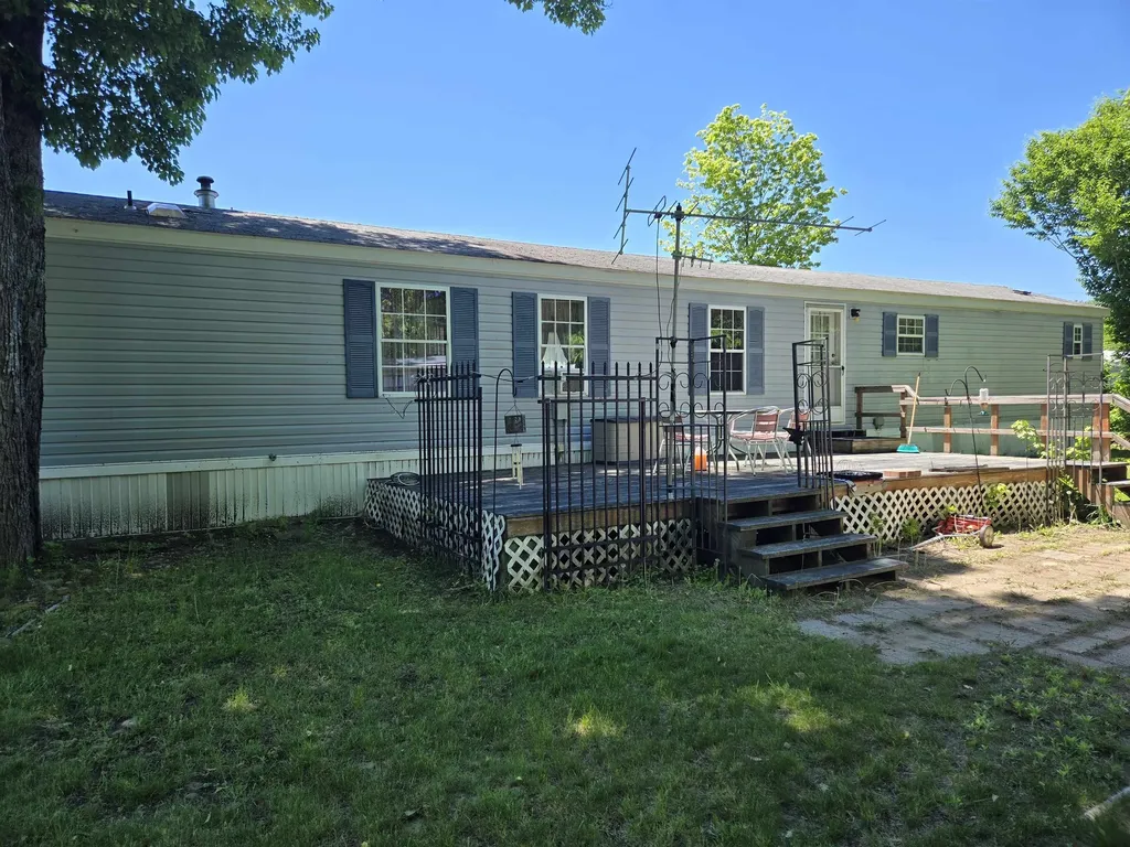 29 Fairway Avenue Newport NH 03773