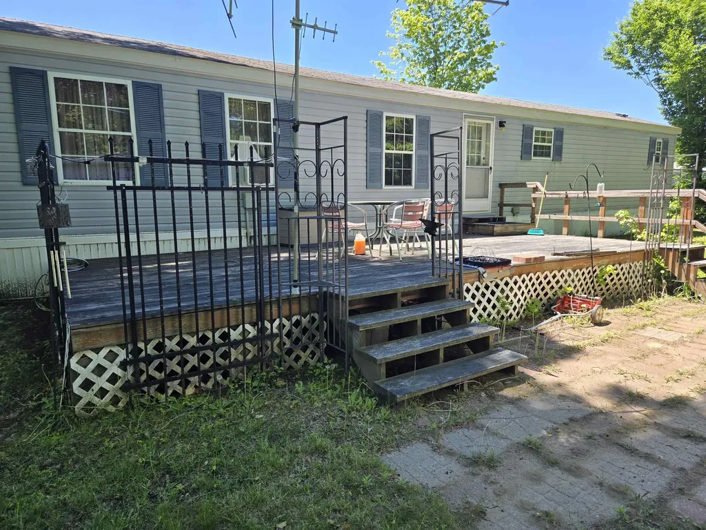29 Fairway Avenue Newport NH 03773