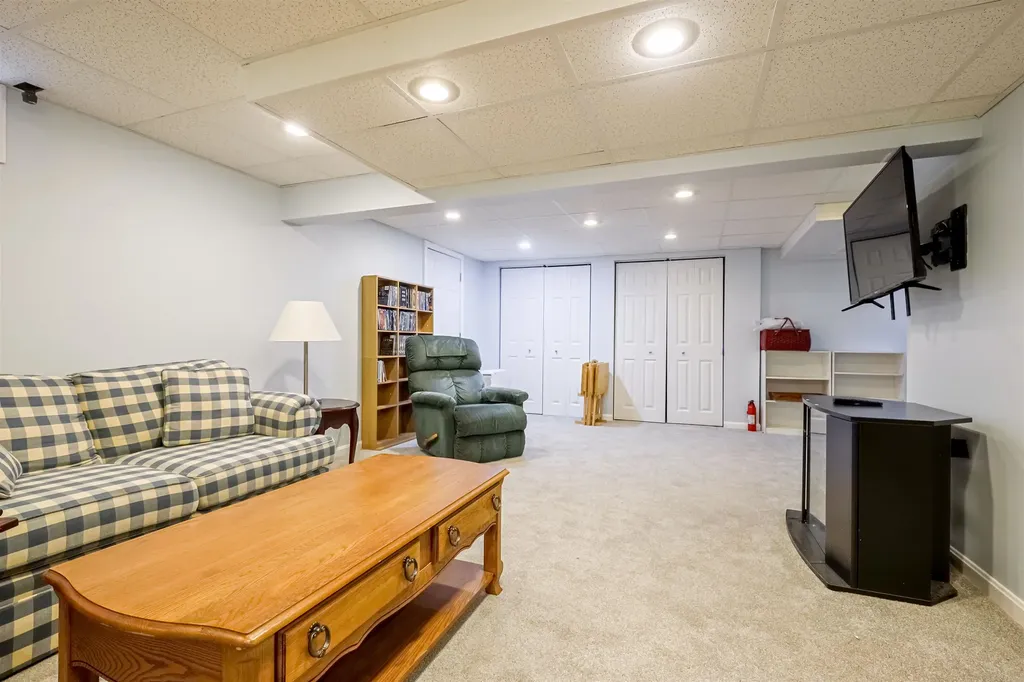96 Dublin Avenue Nashua NH 03063