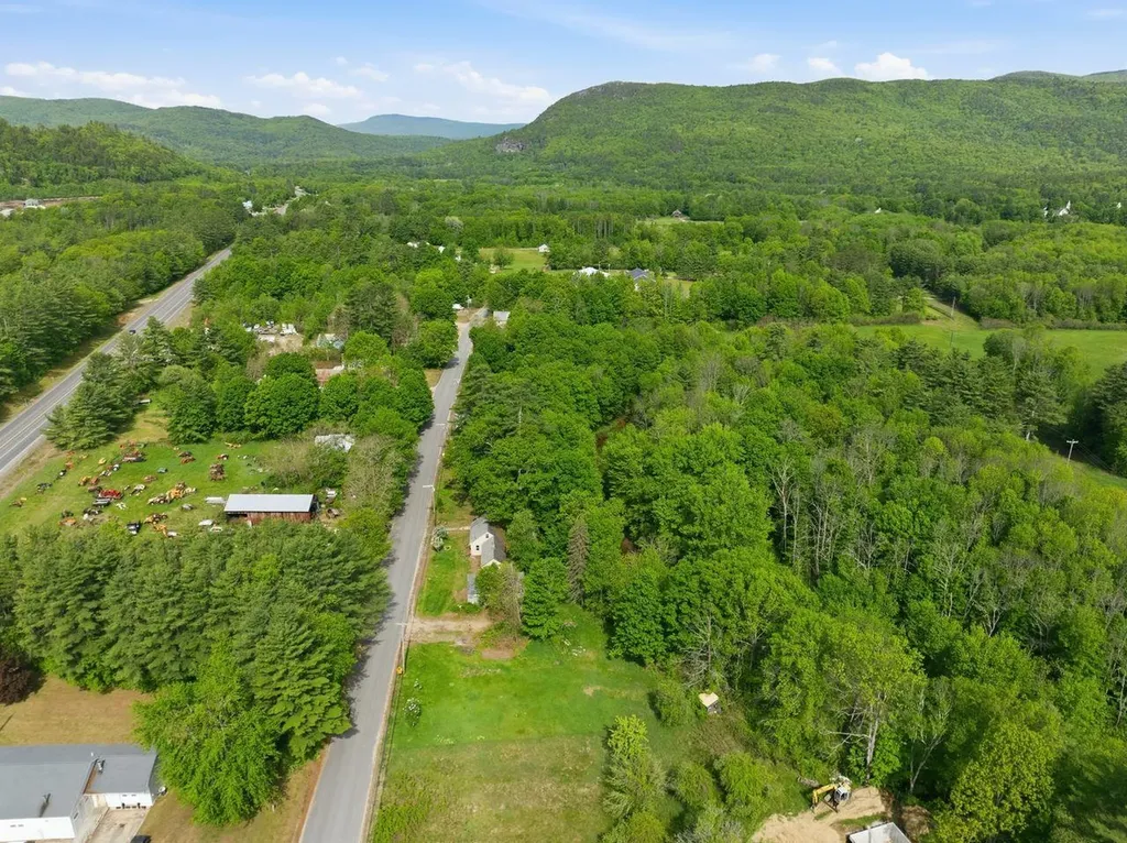 307 School Street Rumney NH 03266