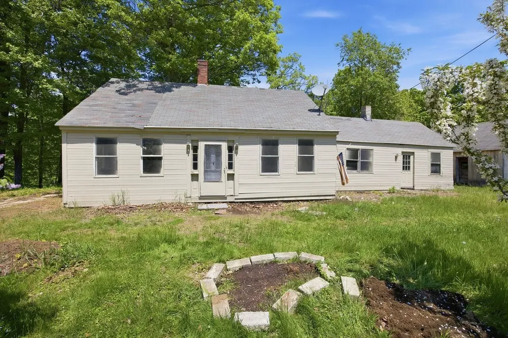 307 School Street Rumney NH 03266