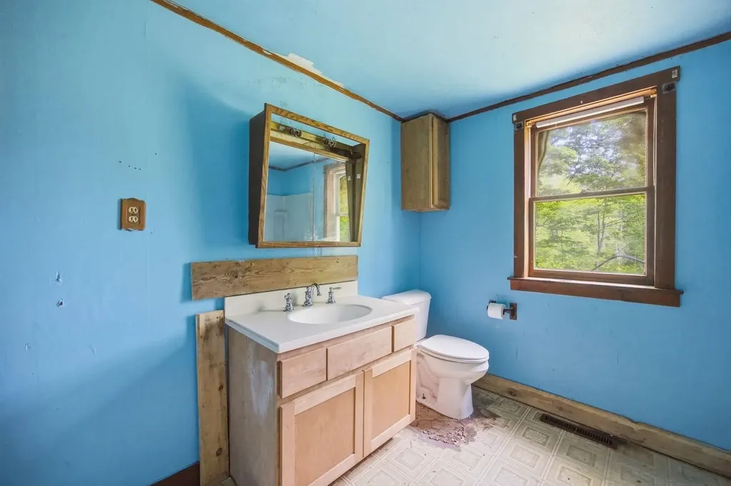 307 School Street Rumney NH 03266