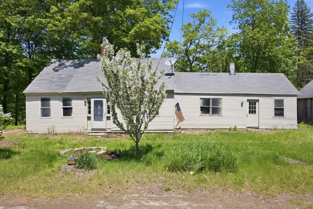 307 School Street Rumney NH 03266