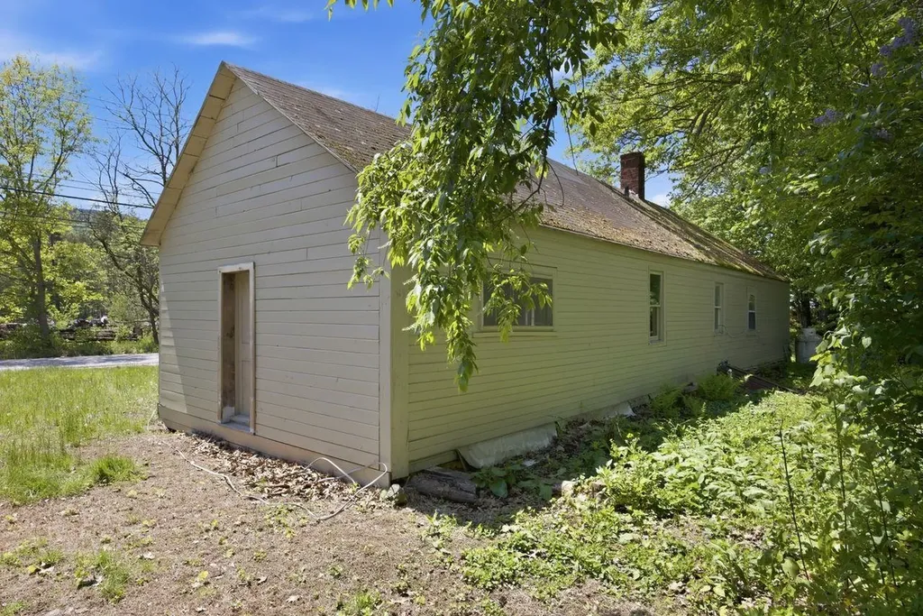 307 School Street Rumney NH 03266