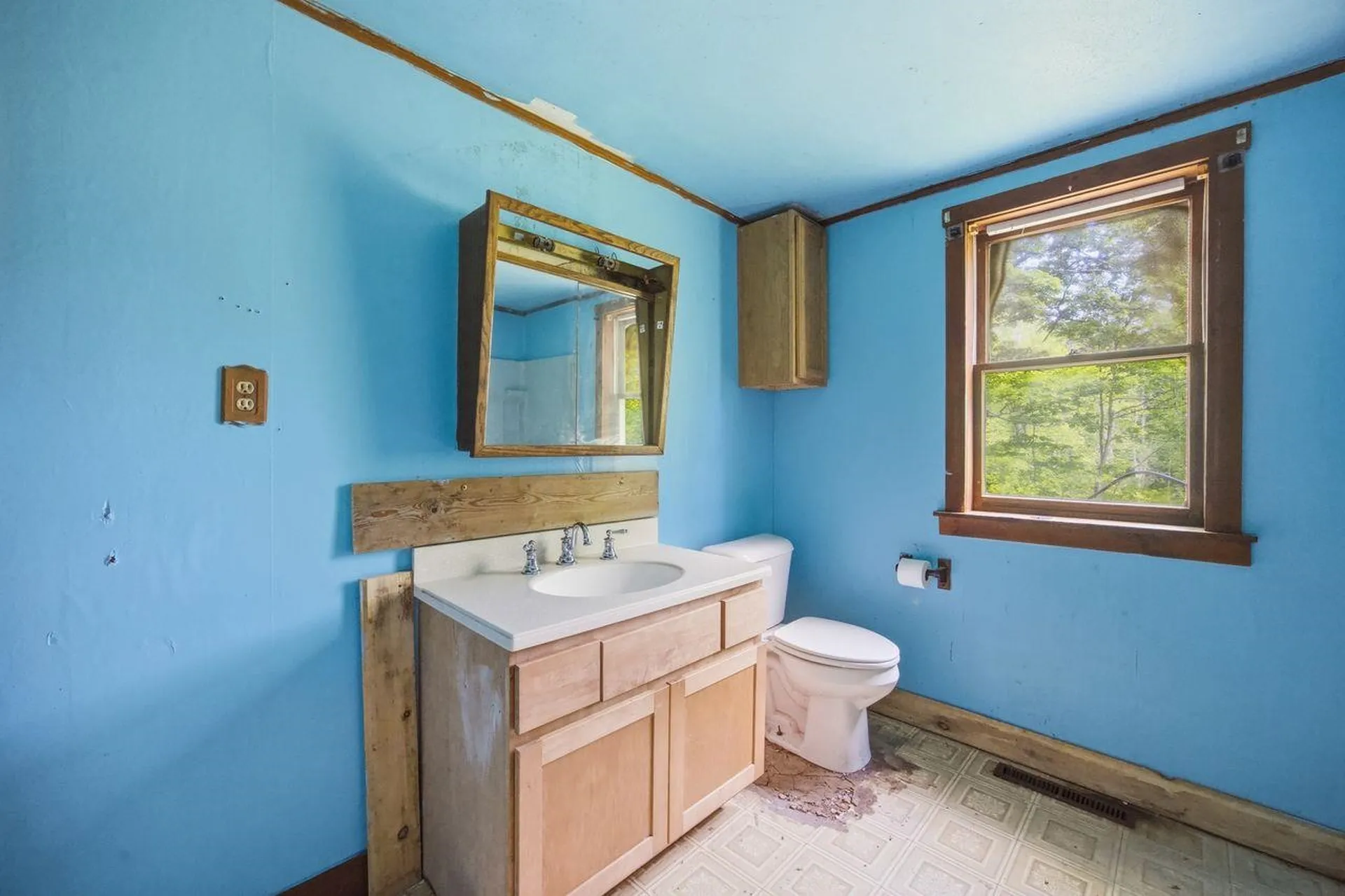 307 School Street Rumney NH 03266