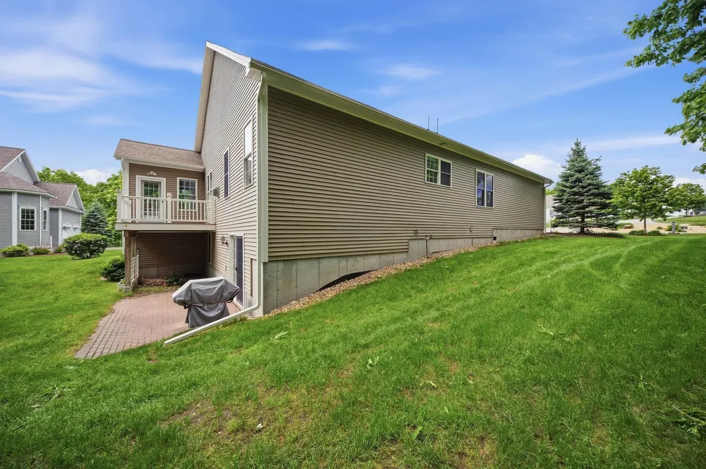26 Pepper Hill Road Londonderry NH 03053