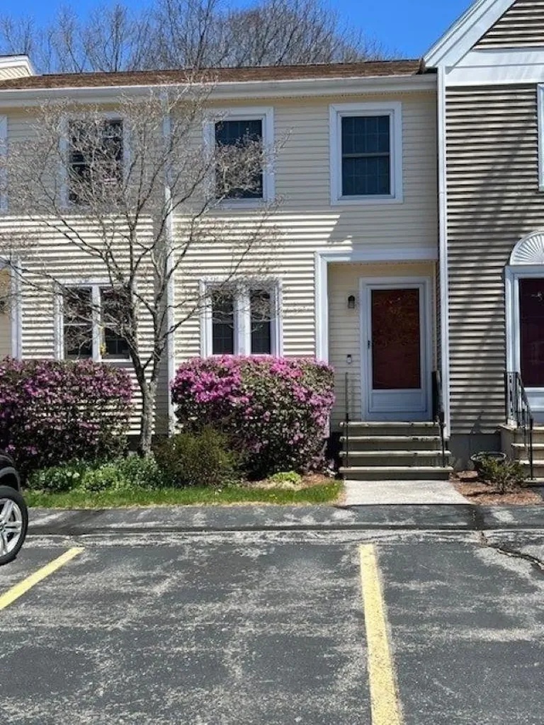 517 Fox Hollow Way Manchester NH 03104