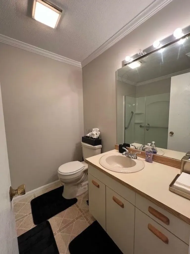 517 Fox Hollow Way Manchester NH 03104