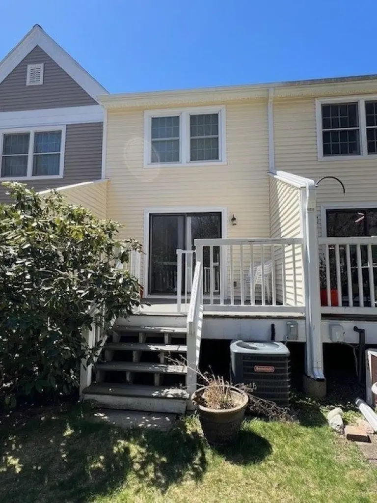 517 Fox Hollow Way Manchester NH 03104