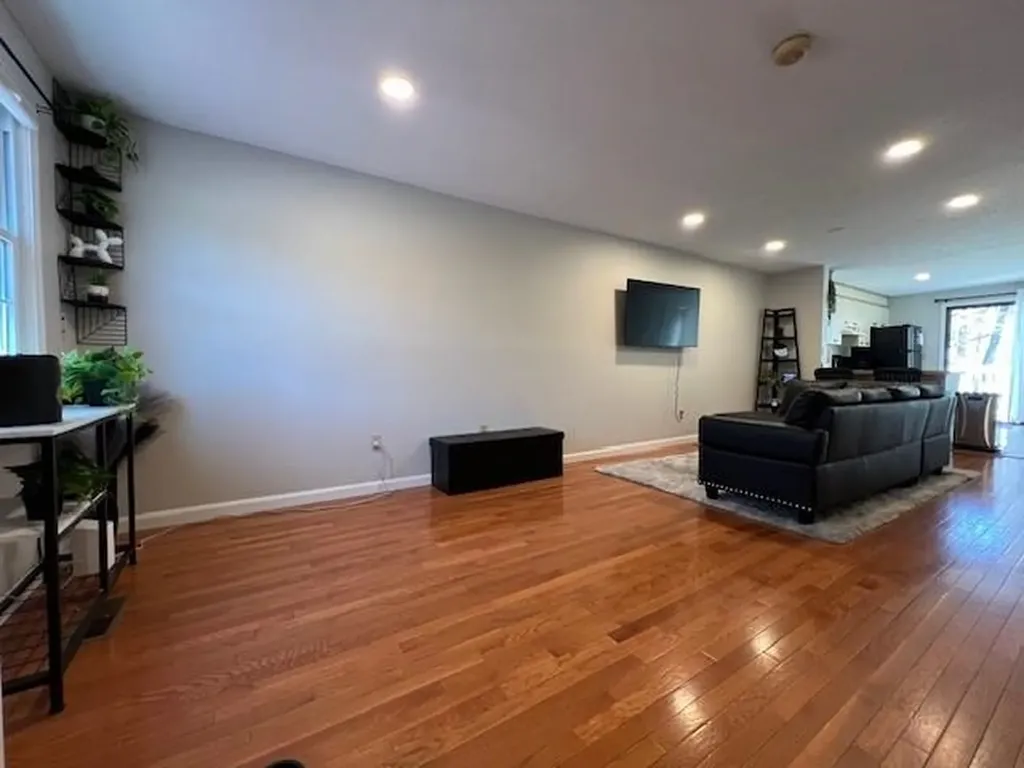 517 Fox Hollow Way Manchester NH 03104
