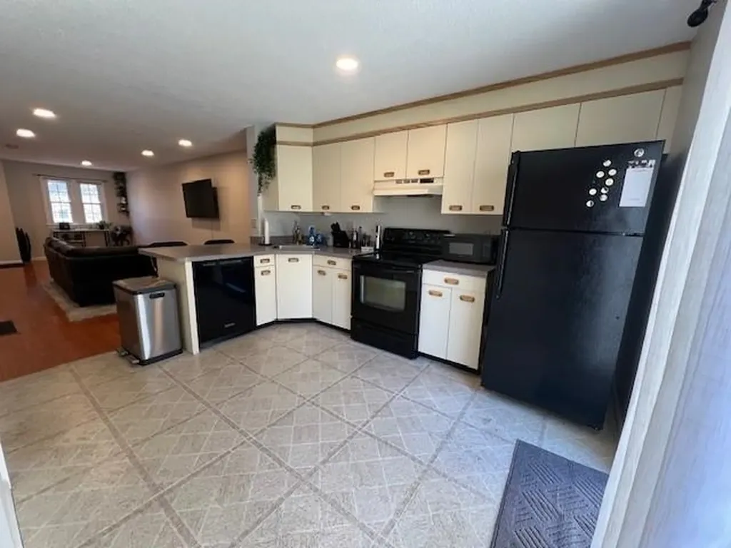517 Fox Hollow Way Manchester NH 03104