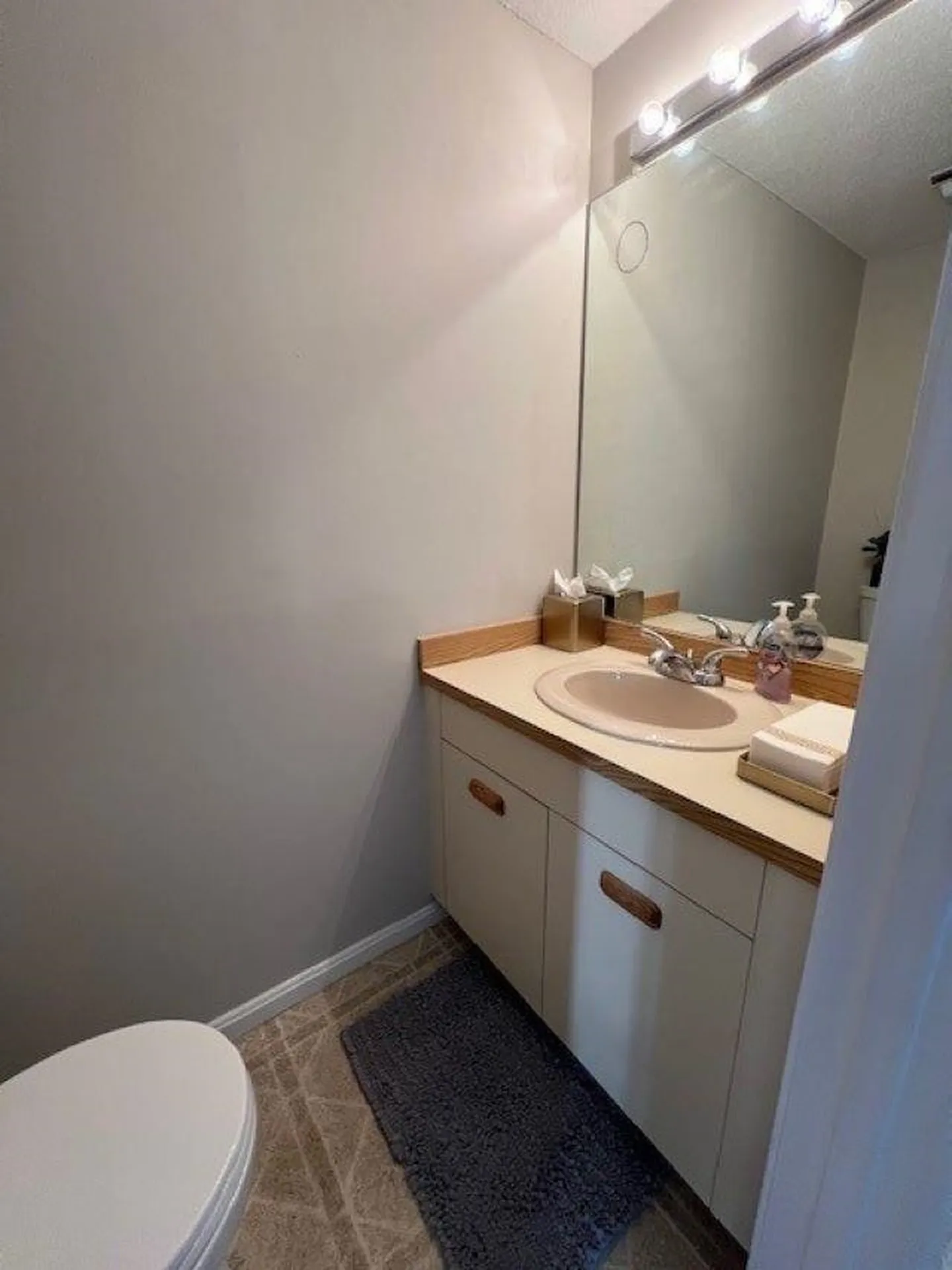 517 Fox Hollow Way Manchester NH 03104