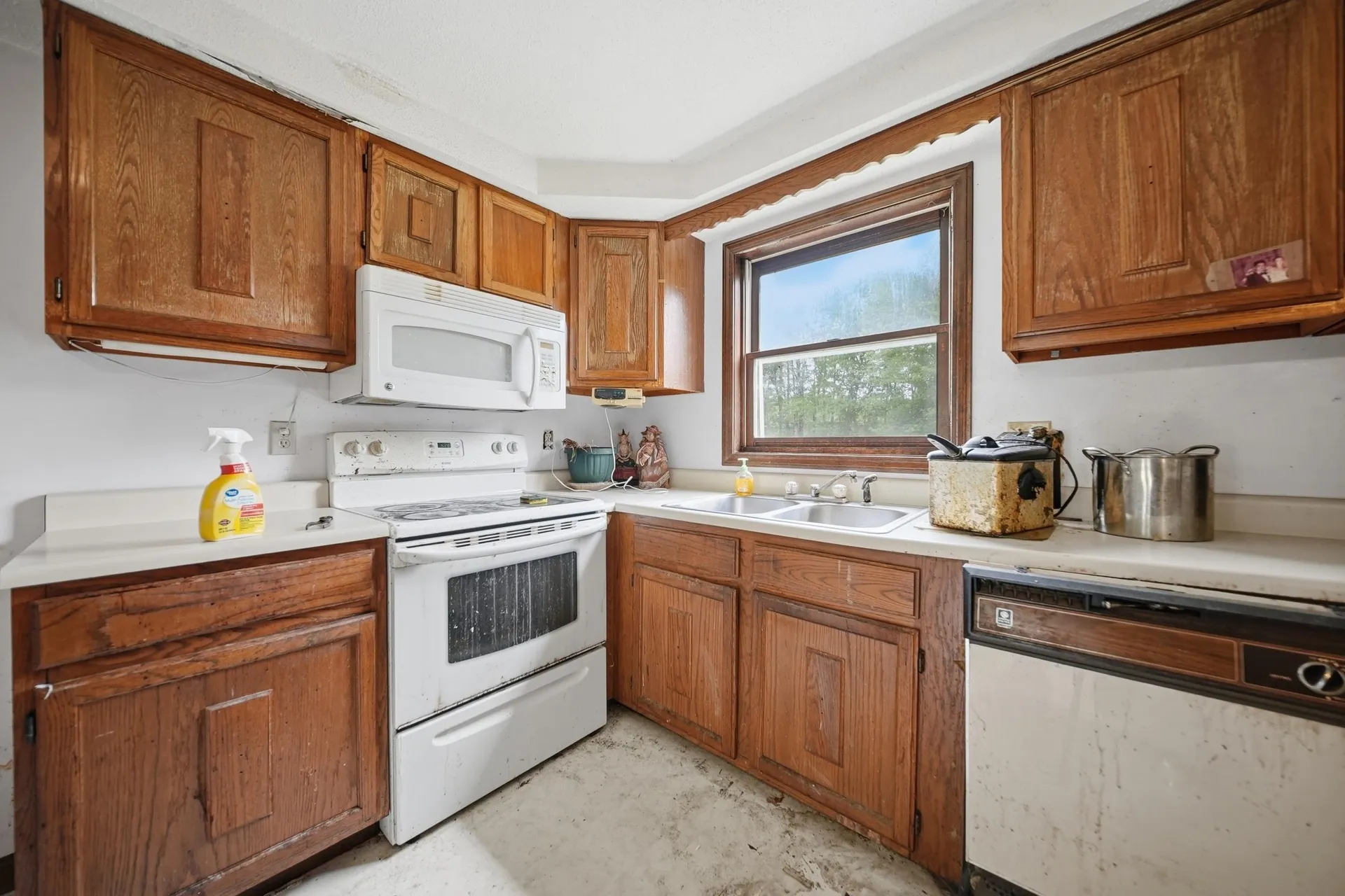 13 Sunnyside Lane Derry NH 03038