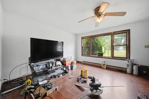 13 Sunnyside Lane Derry NH 03038