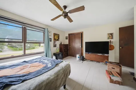 13 Sunnyside Lane Derry NH 03038