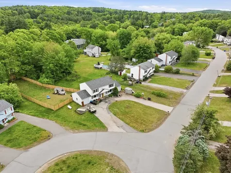 13 Sunnyside Lane Derry NH 03038