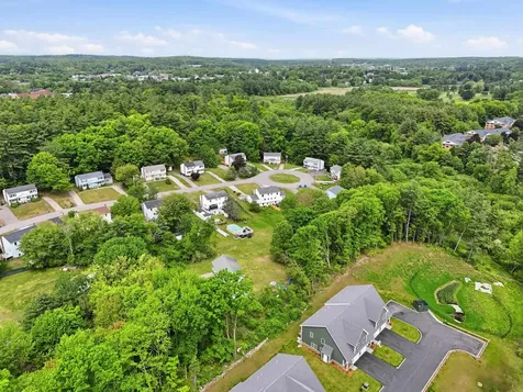 13 Sunnyside Lane Derry NH 03038
