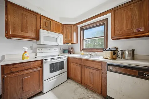 13 Sunnyside Lane Derry NH 03038