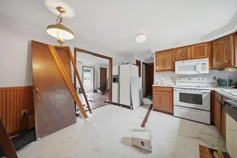 13 Sunnyside Lane Derry NH 03038