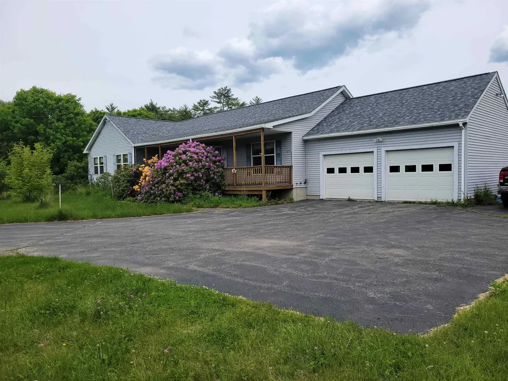 42 Chester Road Raymond NH 03077