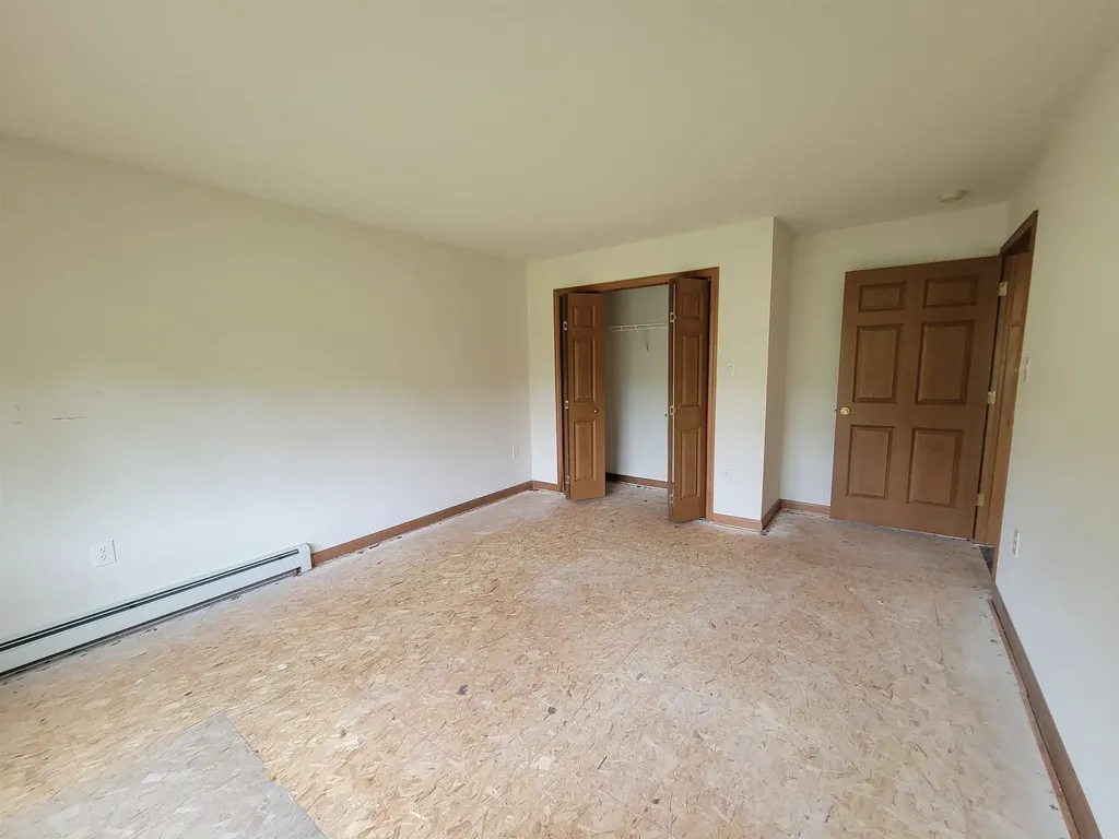 42 Chester Road Raymond NH 03077