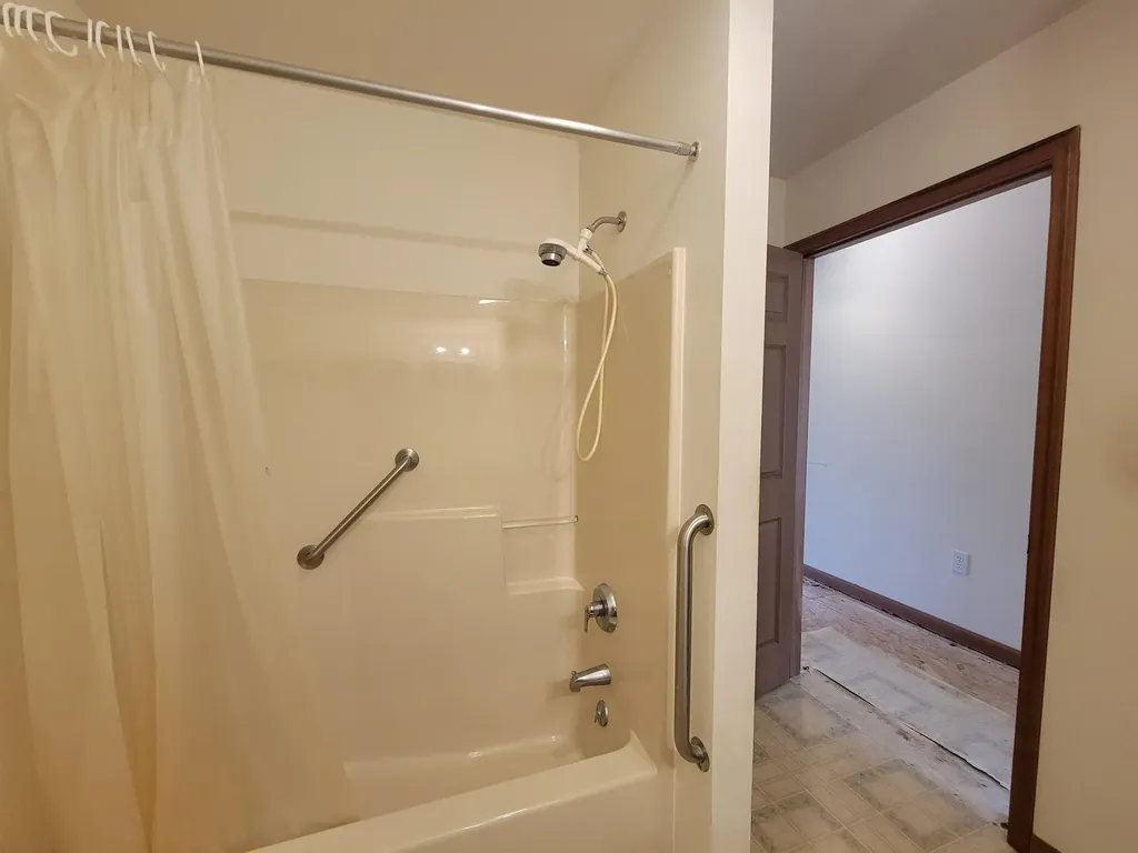 42 Chester Road Raymond NH 03077