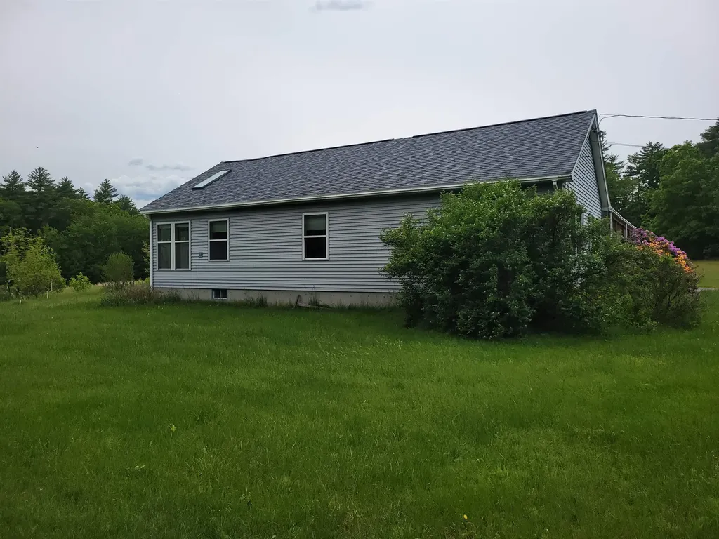42 Chester Road Raymond NH 03077