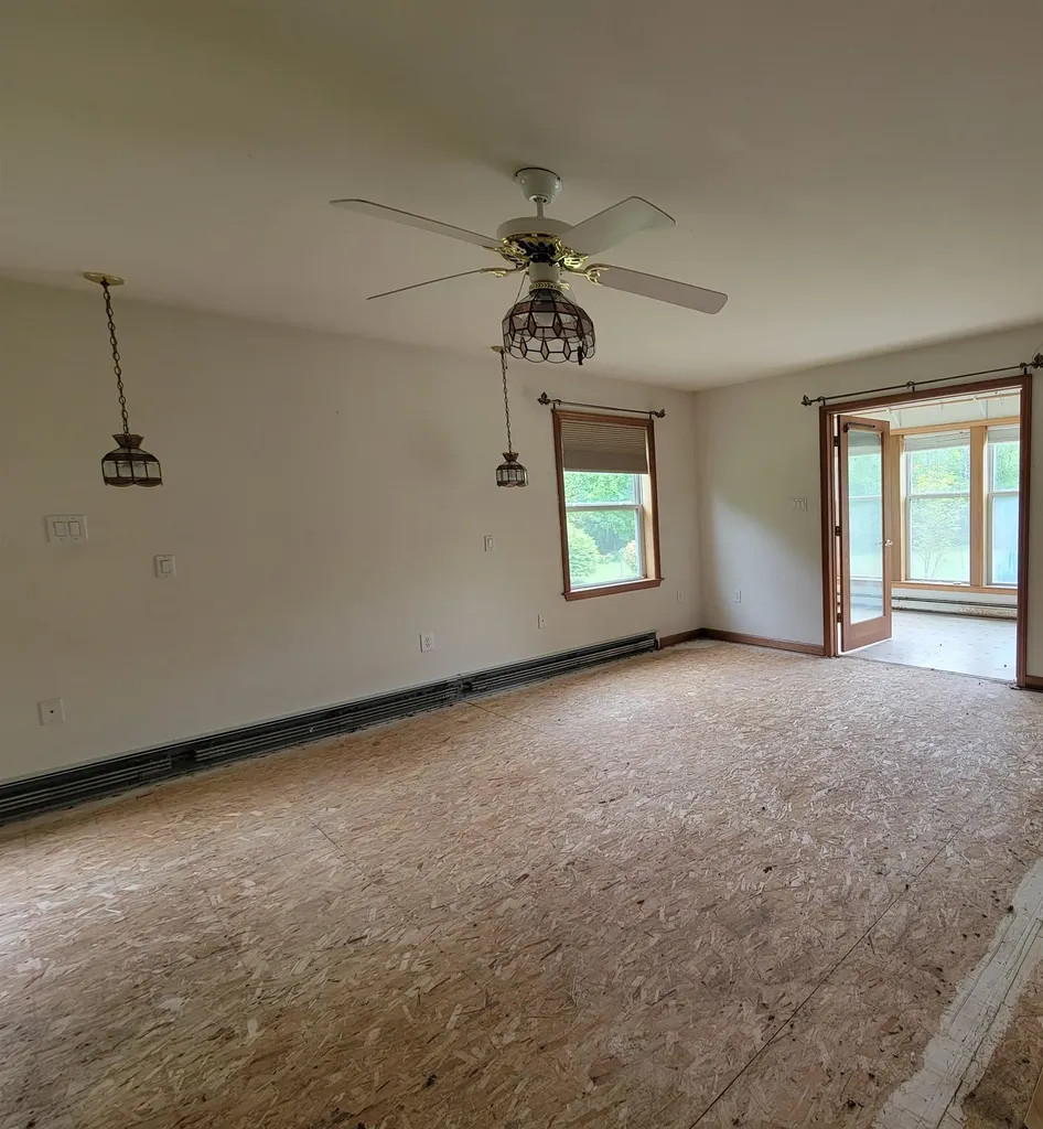 42 Chester Road Raymond NH 03077