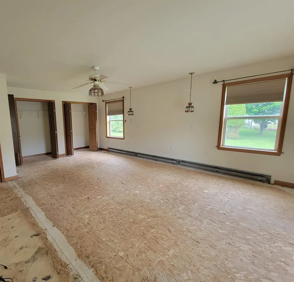 42 Chester Road Raymond NH 03077
