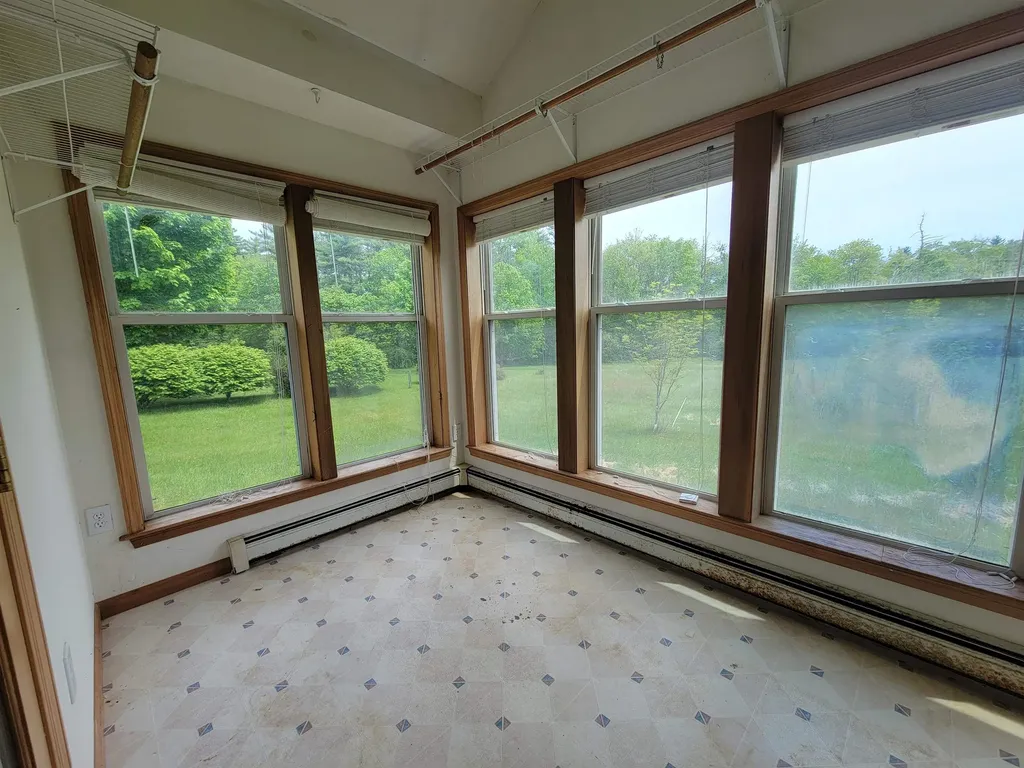42 Chester Road Raymond NH 03077