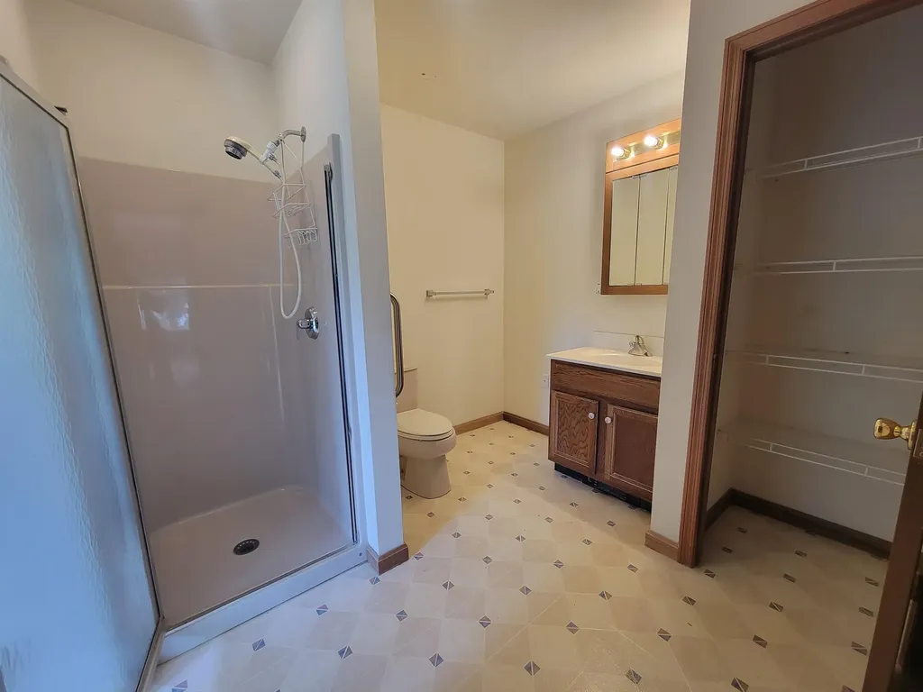 42 Chester Road Raymond NH 03077
