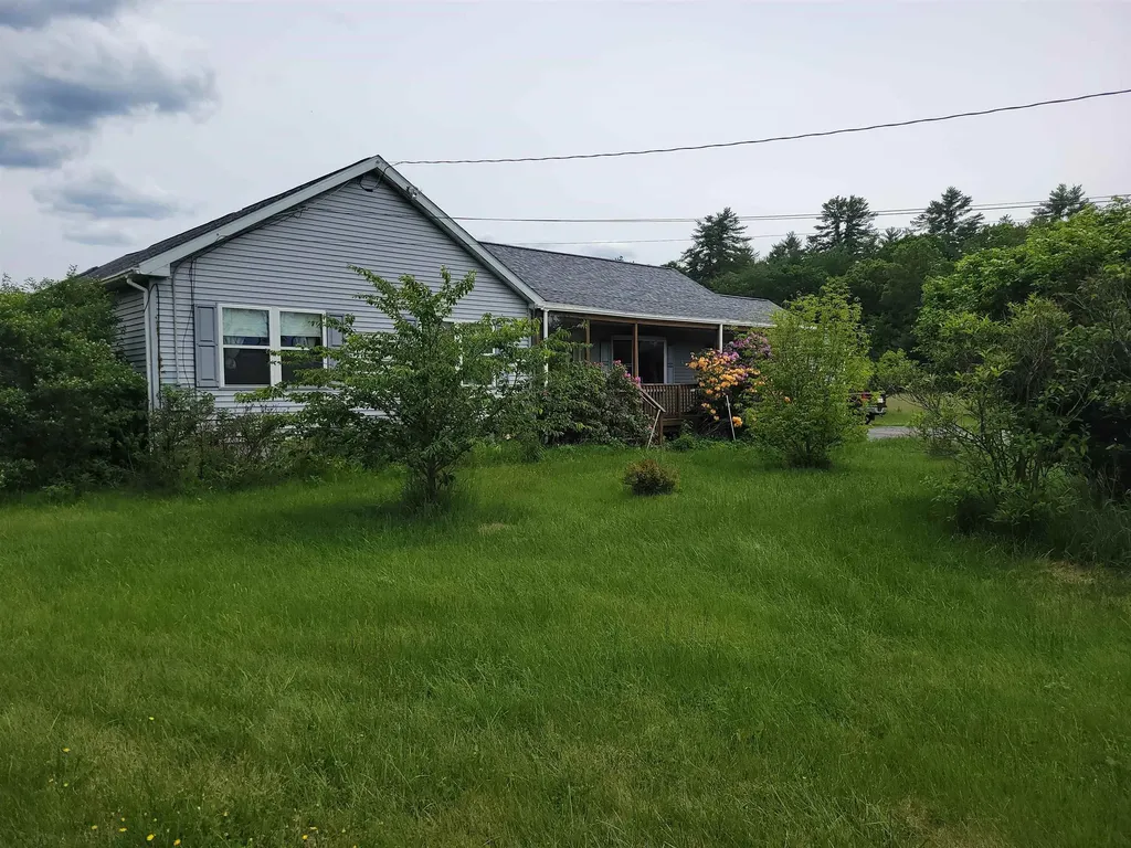 42 Chester Road Raymond NH 03077