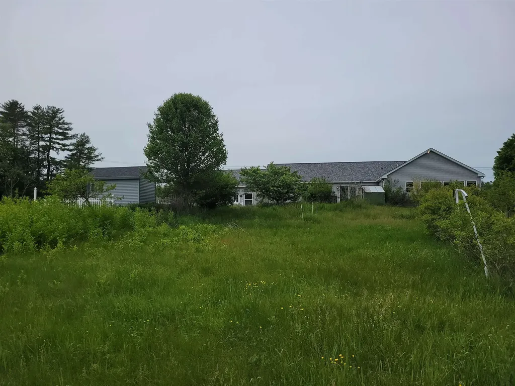 42 Chester Road Raymond NH 03077