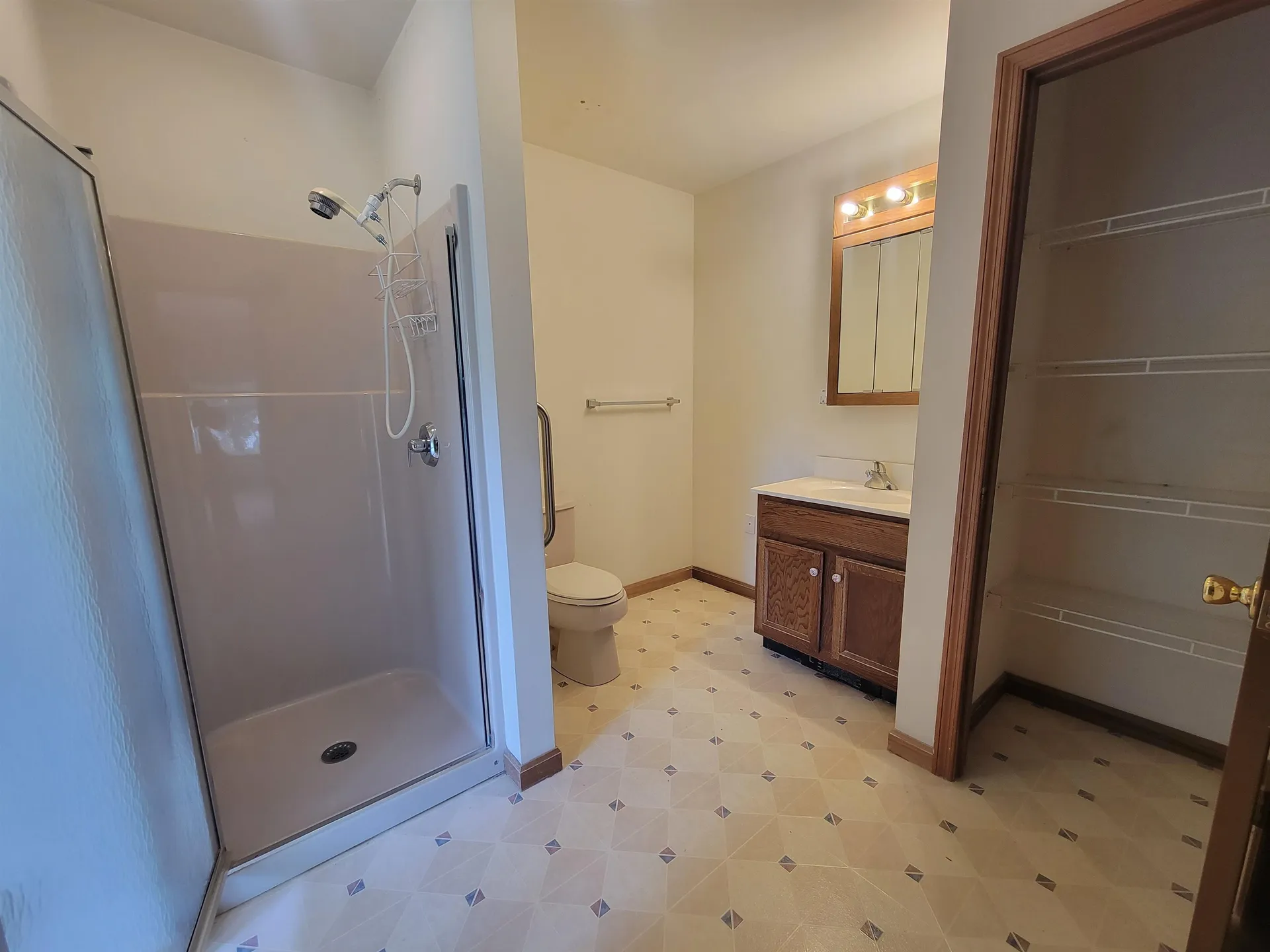 42 Chester Road Raymond NH 03077