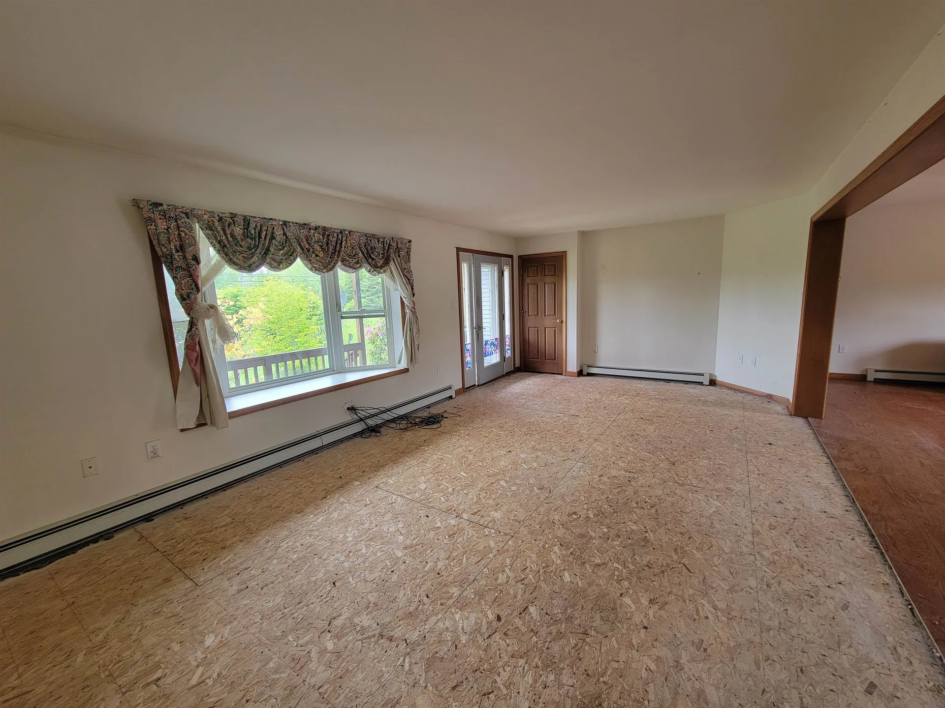 42 Chester Road Raymond NH 03077