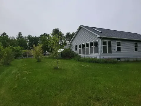 42 Chester Road Raymond NH 03077