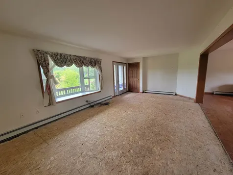 42 Chester Road Raymond NH 03077